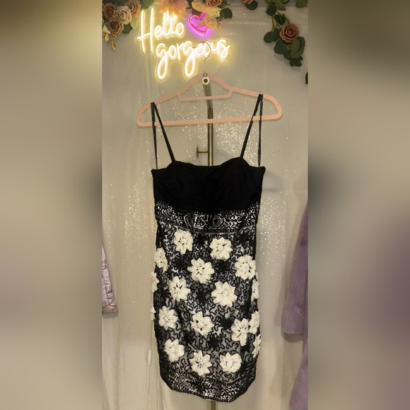 Sue Wong Dresses & Skirts - Vintage Sue Wong Size 8 Black & White Rosette Appliqué Beaded Silk Dress